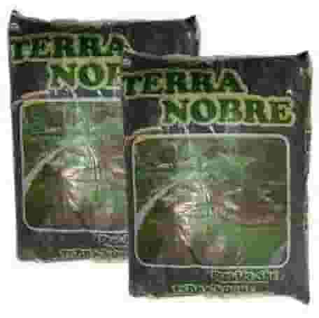2 Terra Nobre Vegetal Adubada 5kg Horta Vaso Plantas Jardim (Kit 2 pacotes - Total 10Kg.)