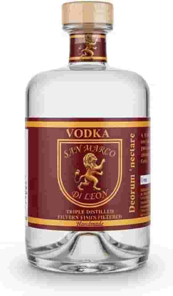 VODKA SAN MARCO DI LEON - DESTILAÇÃO TRIPLA - 15 FILTRAÇÕES EM CARVÃO - PURA - ARTESANAL - SABOR SUAVE - 700 ml - 40% vol