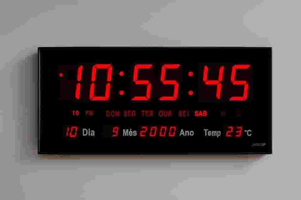 Relógio de Parede e Mesa Grande LED Digital Calendário Temperatura Data e Hora Ideal para Escritório, Sala, Loja e Academia - SHACK