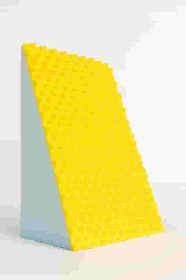 Travesseiro Triangular Ortopédico Espuma 65x45cm Encosto Confortável Azul E Amarelo Almofada Para Costas Coluna Gravidez Pós Cirurgia Refluxo Apoio Lombar Descanso De Corpo