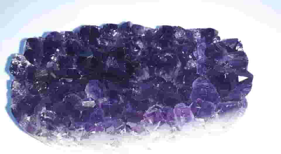 Ametista Drusa Natural Sem Base Mod 03 Com 720g E 6x12cm Para Meditação, Proteção E Decoração Energética