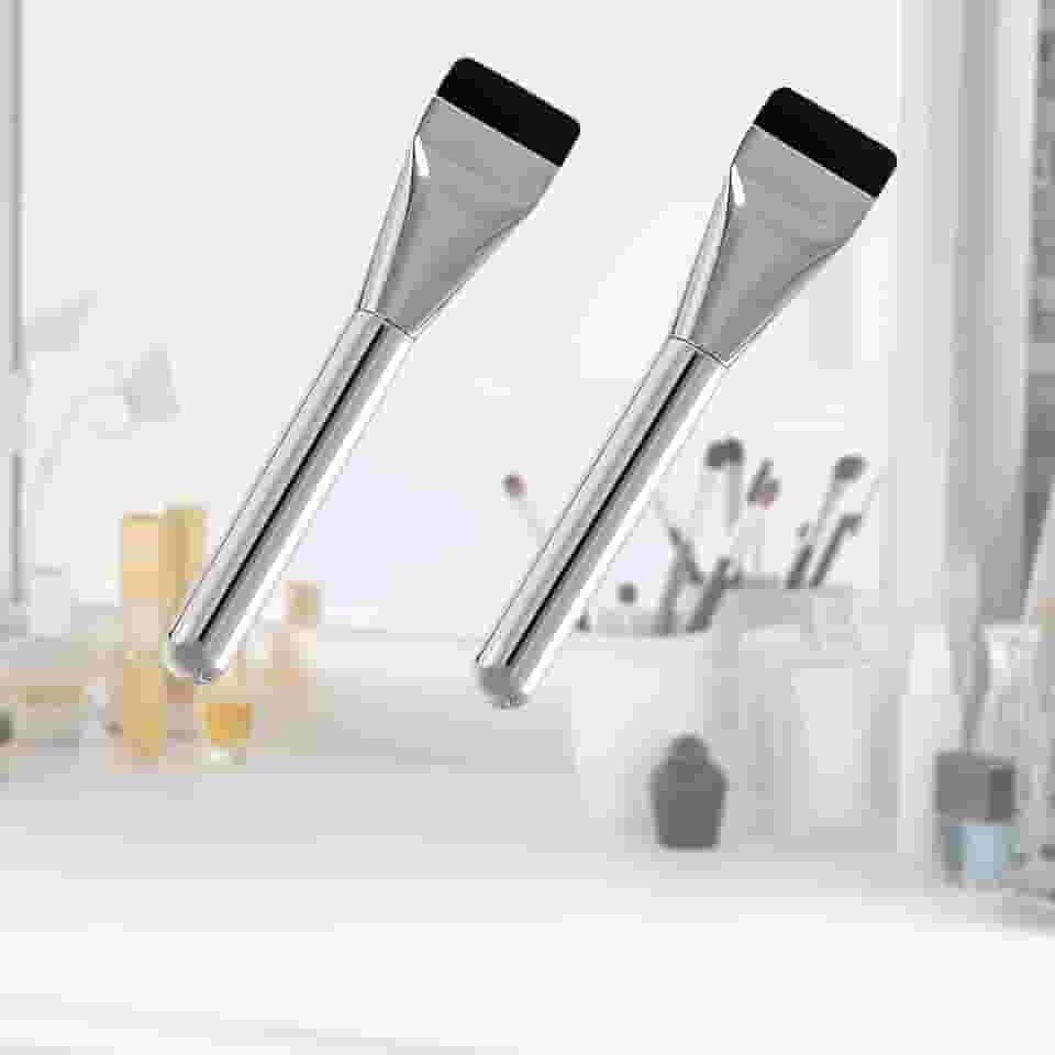 Pacote com 2 pincéis de base plana, pincel coreano de maquiagem suave e densa para aplicação de base líquida com forte fluidez (prata)