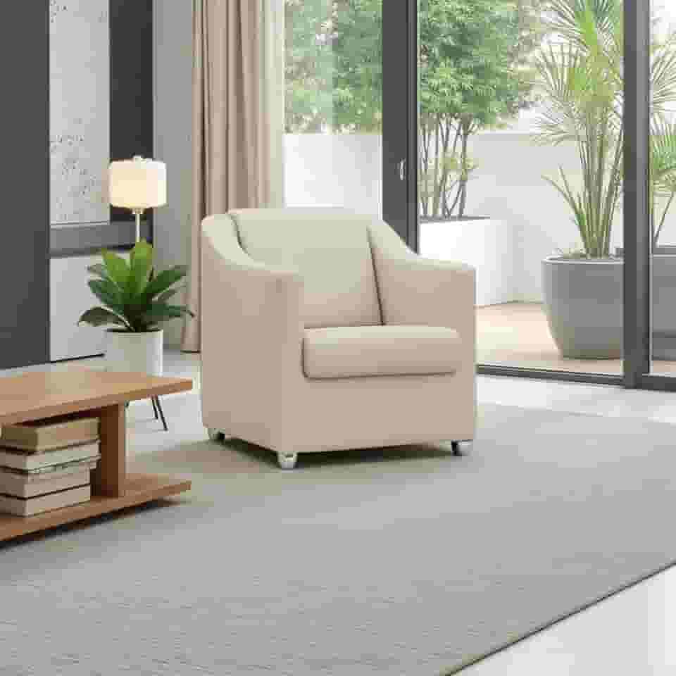 Poltrona Para Sala Decorativa Cadeira Reforçada Para Recepção Consultório Escritório Pé Cromado - Clique E Decore (Bege)