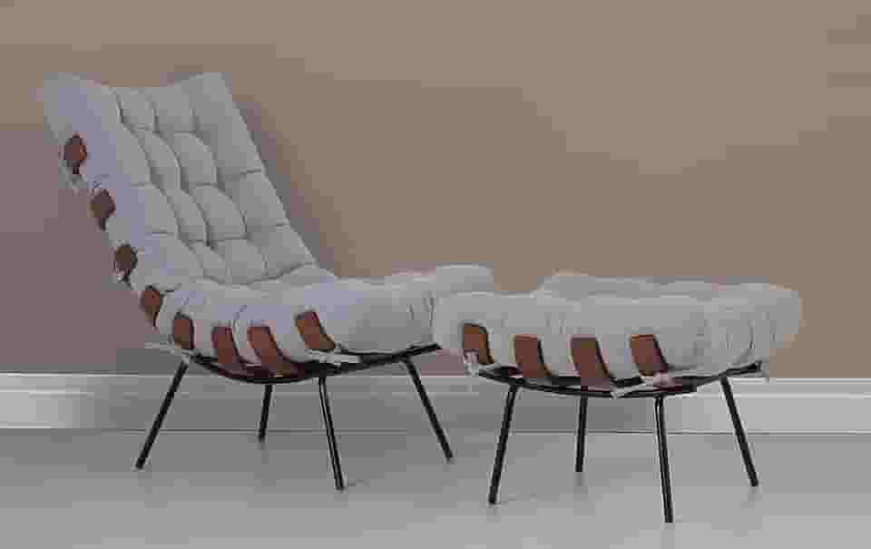 Poltrona Costela Roncalli + Puff Linho Bege Tecido Sustentável Lâmina Madeira…