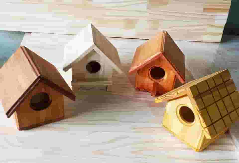 Kit 04 Casas de Passarinho de Madeira Maciça, Cores Variadas, 12x14x16cm