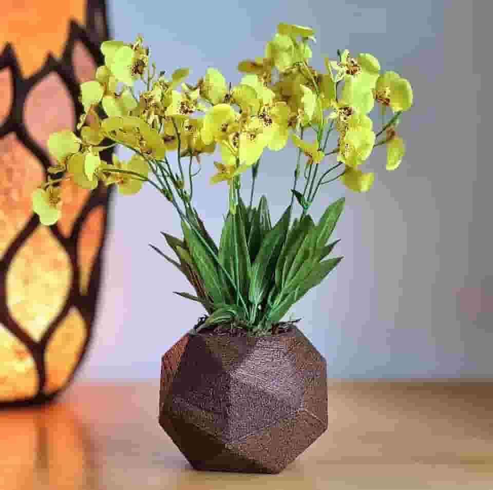 Orquídeas - Arranjo Maragogi com orquídeas amarelas artificiais em vaso de polietileno.