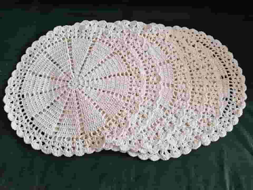 Artesanal Sousplat de Crochê em Barbante, Decorativo Redondo Branco Cru, 34cm de Diâmetro, Kit com 6 Peças