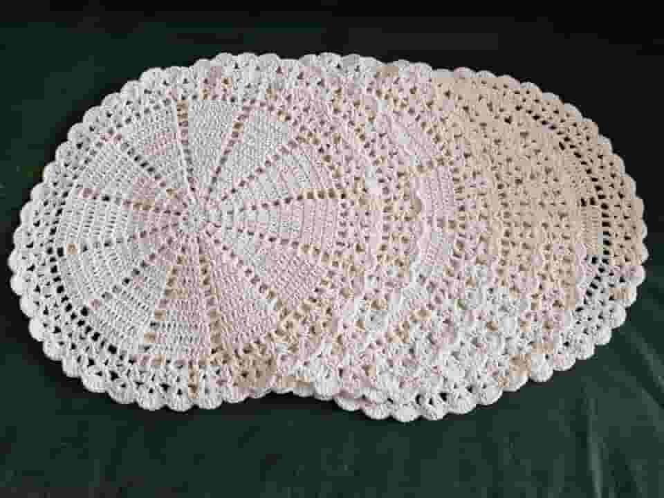Artesanal Sousplat de Crochê em Barbante, Decorativo Redondo Branco Cru, 34cm de Diâmetro, Kit com 6 Peças