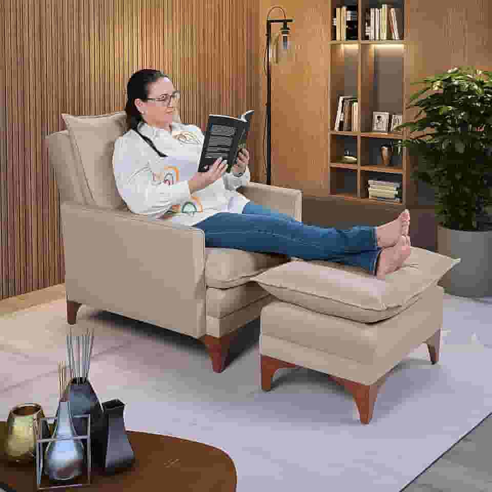 Poltrona Papai Reclinável Munique Veludo Com Puff Banqueta (Palha)