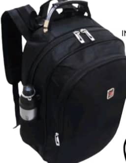 Mochila Escolar Preta com Múltiplos Compartimentos, Material Resistente, Alças Ajustáveis, Porta Garrafa