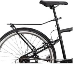 Bagageiro com hastes articuláveis que se adaptam a diversos modelos e aros de bicicletas, com fixação permanente no canote.