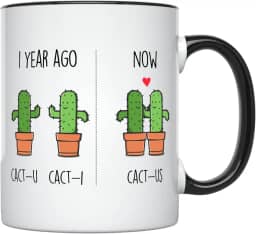 YouNique Designs Caneca de 1 ano de namoro, 325 ml, caneca de café engraçada de aniversário de 1º ano para casais, alça preta