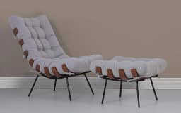 Poltrona Costela Roncalli + Puff Linho Bege Tecido Sustentável Lâmina Madeira…