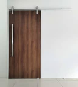 Porta De Madeira + Kit De Correr 2m + Puxador Flat 1m Polido Cor:Imbuia