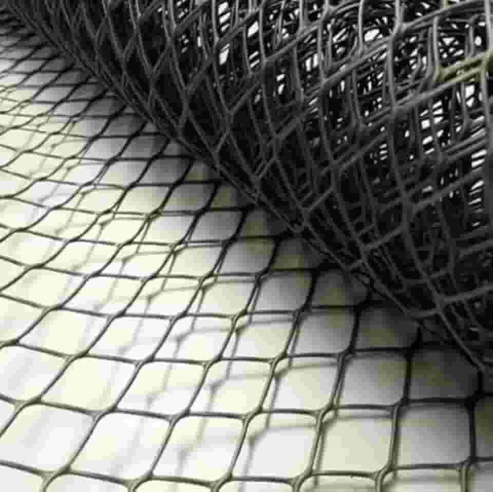 Tela Plástica Preta para Proteção, 20m x 1,5m ou 1m, Malha 2cm, Resistente à Água, para Galinheiro e Jardim (1, 20M X 1,5M)