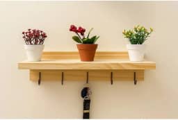 Porta Chaves de Parede em Madeira Rústica com 5 Ganchos – Suporte Organizador para Celular, Cartas e Chaveiros – Pronto para Uso