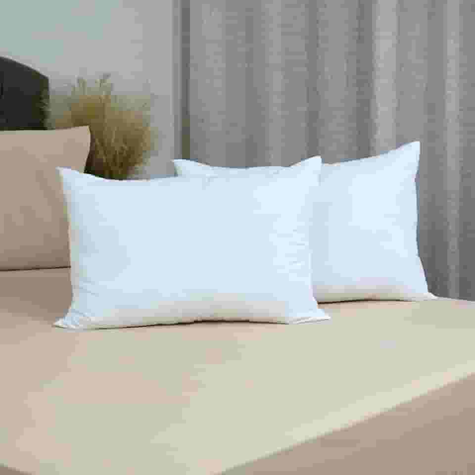 Kit 2 Travesseiros de Pluma de Ganso Sintético, Micropercal 200 Fios, Branco, 68x48cm, Revestimento em Poliéster, 600g, para Adulto