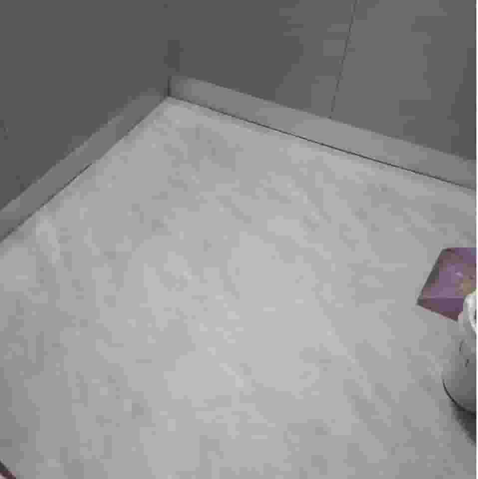 Adesivo Para Piso Vinilico Autocolante 5mx61cm Varios Modelos, Proprio Para Chão De Quarto, Cozinha, Sala, Banheiro, Sala De Estar, Piso Em Rolo (P7 - Cimento Queimado)