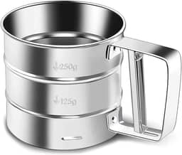 Polvilhador Peneira Manual em Aço Inox com Gatilho, para Farinhas, Temperos, Açucar e Tapiocas