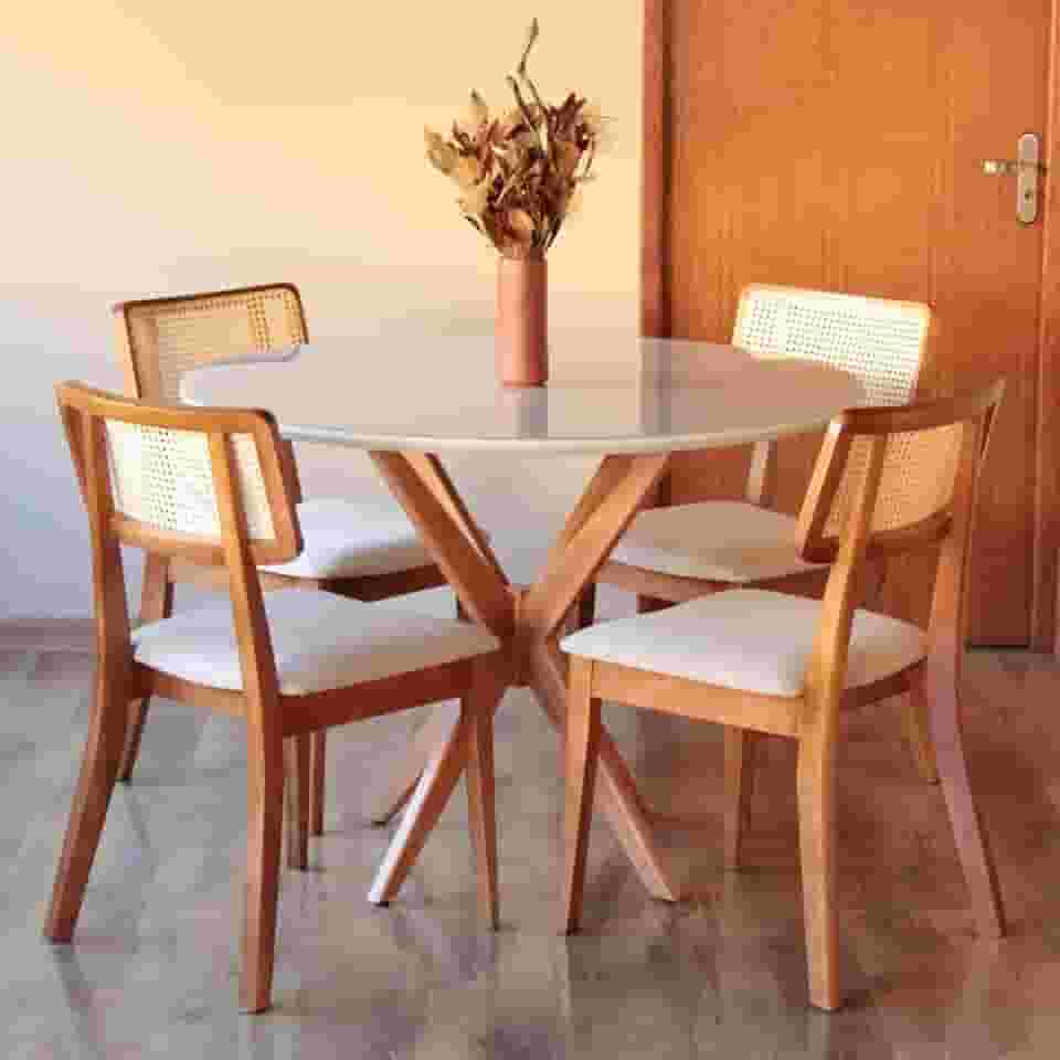 Sala de Jantar Mesa de 90cm Redonda Off White com 4 Cadeiras em Madeira Maciça e Telinha Rattan