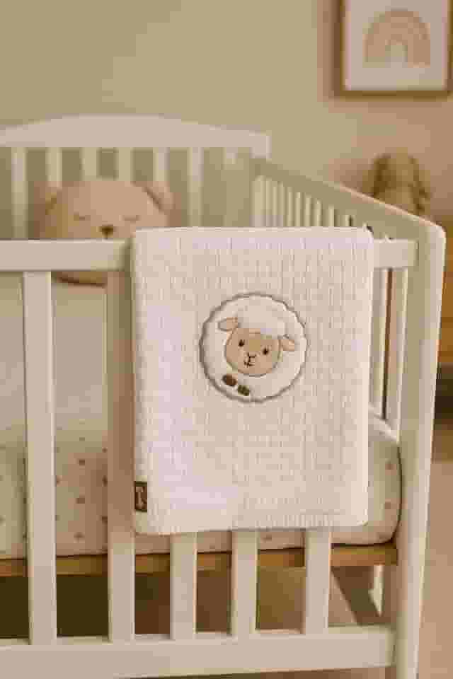 Manta Bebê Bordada Piquet Cobertor Algodão 1,10m x 90cm (Ovelhinha)