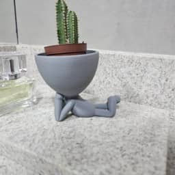 Vasinho Decorativo de Pessoa Sonhador em Impressão 3D – Criativo e Divertido, Ideal para Decoração com Plantas – Feito em PLA Biodegradável - TYDA (CINZA)