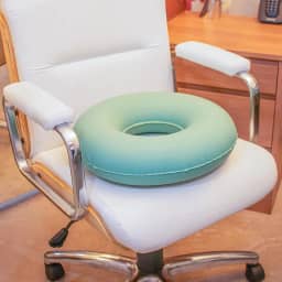 Almofada Inflável Hemorroidas Redonda com Orifício, 45x45cm, suporta 130kg, para Cadeira de Rodas, Ortopédica, Escritório e Pós-Cirúrgico, Verde Menta