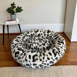 CAMINHA DONUT NUVEM PET PELUCIA G REDONDA CAMA PELUCIADA NINHO CASINHA CASA COLCHONETE Cachorros E Gatos PELUCIADO FUNDO ANTIDERRAPANTE QUALIDADE PREMIUM G 60CM (ONÇA)