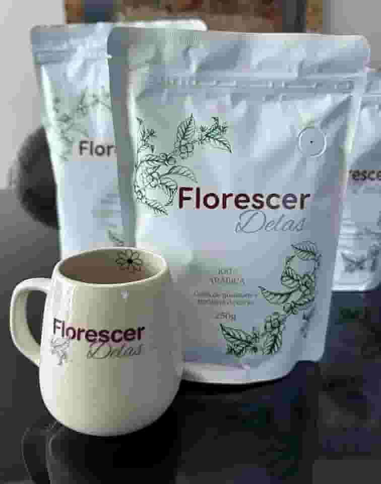 Florescer Delas Kit Café 100% Arábica com Xícara de Cerâmica Decorativa, Torrado e Moído, 250g
