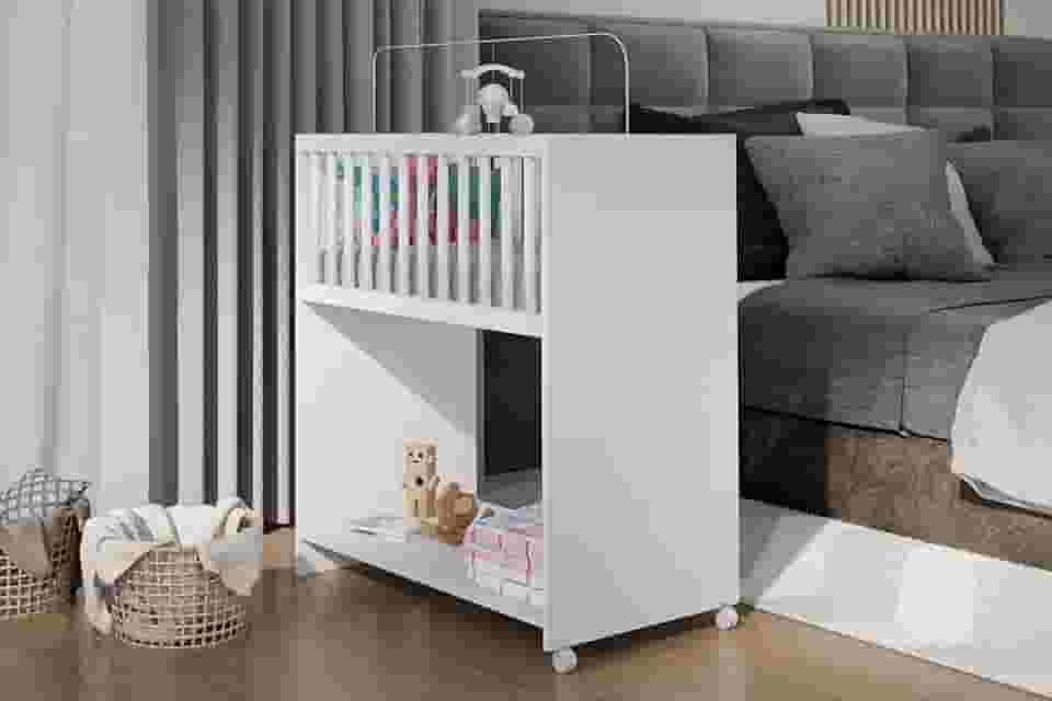 Mini Berço Portátil com Rodízios E Colçhao 2 em 1 + Mesa Infantil Multiuso com Prateleiras - Cores Variadas (Branco)
