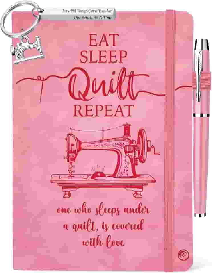 Quilter Gifts Women Quilting Journal Pink 200 Páginas Caderno A5 forrado com caneta e chaveiro, presentes temáticos de colcha, presente de aniversário inspirador para amantes de colcha de esgoto