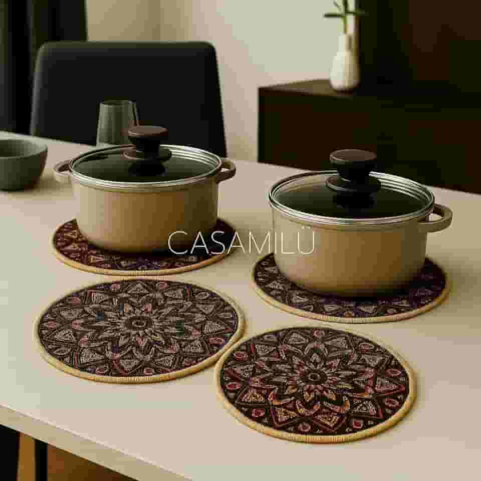 Kit 2 Descansos de Panela em Linho e Borracha CASAMILU Mandala Sol Nascente | Tamanhos 18cm e 20cm - Antiderrapante, Resistente ao Calor, Proteção para Superfícies