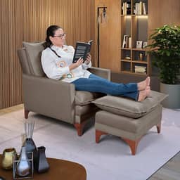 Poltrona Papai Reclinável Munique Veludo Com Puff Banqueta (Chocolate)